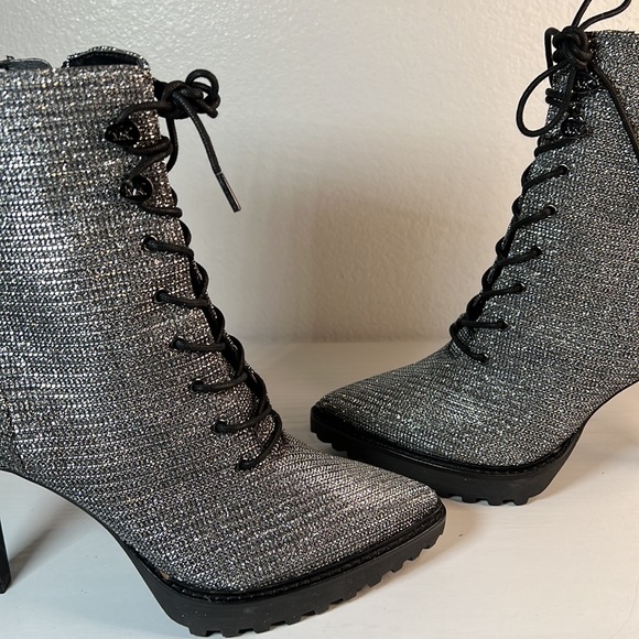 Women’s Michael Kors sparkle for days combat boots, size 5.5 - Picture 16 of 16